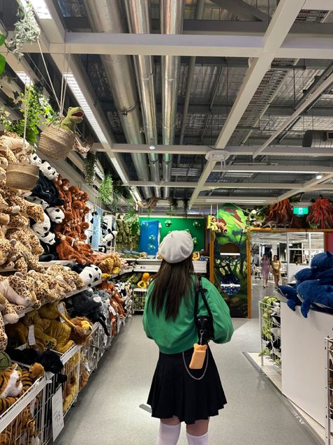 Ikea Pictures Aesthetic, Ikea Aesthetic Photoshoot, Ikea Aesthetic Store, Ikea Photoshoot Ideas, Ikea Photoshoot, Ikea Board, Ikea Date, Night Photoshoot, Ikea Pictures