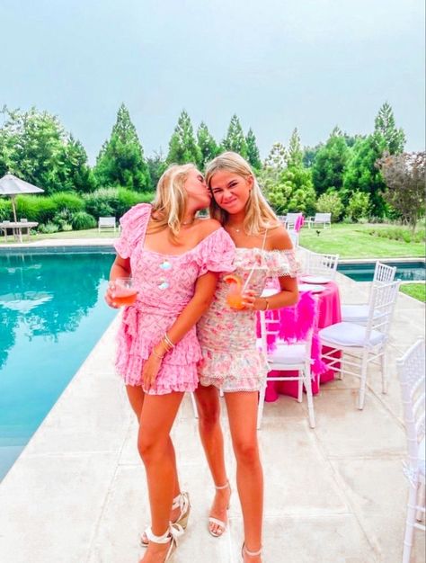 Nantucket Preppy Aesthetic, Preppy Pfps, Preppy Fits, Fits Ideas, Fancy Fits, Preppy Spring, Preppy Girls, Pink And White Dress, Preppy Lifestyle