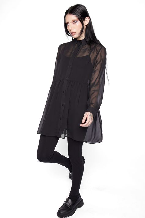 Corpo Goth, Spooky Outfits Aesthetic, Musician Clothes, Dramatic Outfits, Mesh Shirts, Sleek Pants, Smock Shirt, Oversize Outfit, Women Fashion Ideas