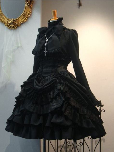 Gothic Lolita, Lolita Outfits, Old Fashion Dresses, Goth Dress, Gothic Dress, Gothic Outfits, Historical Dresses, Alternative Outfits, Lolita Dress