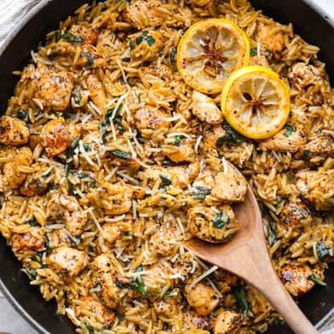 Lemon Chicken Orzo Recipes, Orzo Chicken Bake, Chicken Orzo Recipes, Chicken Lemon Orzo, Orzo Recipes Healthy, Lemon Orzo Chicken, Creamy Orzo Pasta, Healthy Chicken Thigh Recipes, Lemon Chicken Orzo