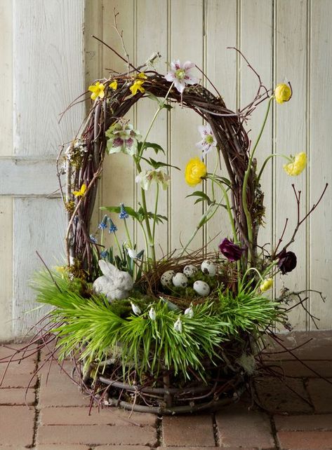 Natural Easter Basket, Spring Topiary, Easter Tomb, Green Arrangements, Easter Spring Decorations, Easter Porch Decor, Cloche Decor, Easter Porch, Ostern Diy