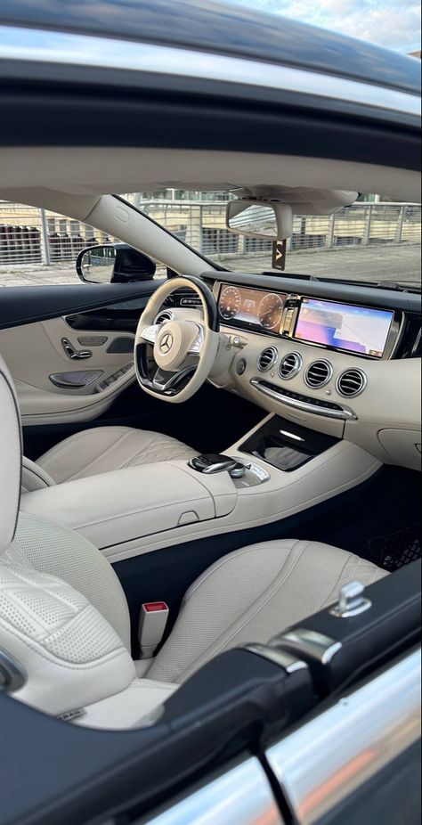 C 63 Amg, مرسيدس بنز, Dream Cars Mercedes, Luxury Car Interior, Top Luxury Cars, Car Goals, Mercedes Car, Luxury Lifestyle Dreams, Mercedes Benz Cars