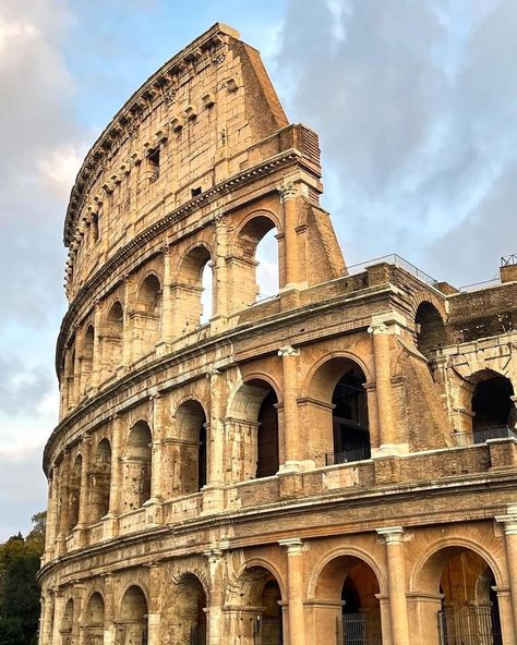 Roma 
Travel 
Coliseum Romano 
Coliseo 
Romano Rome Coliseum, Rome Italy Colosseum, The Coliseum, Architecture Drawing Sketchbooks, Pokemon Fusion Art, Colosseum Rome, Famous Monuments, Art Movements, Fusion Art