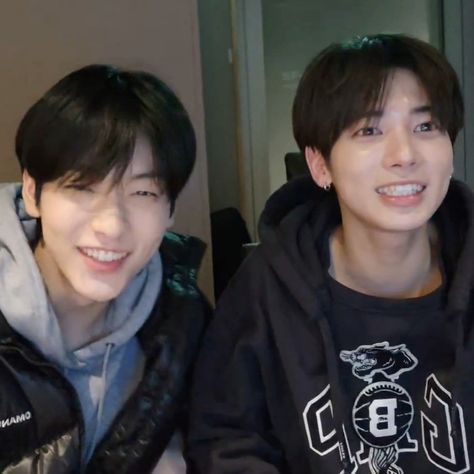 Soobin And Taehyun, Soobin Taehyun, Taehyun Lq, Duos Icons, Txt Soobin, Look At The Stars, Forever Me, Say I Love You, I Need You