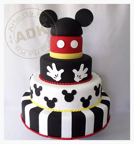 Bolo Mickey | artedaka.wordpress.com/ | Karine Alves | Flickr Mickey Mouse Torte, Bolo Do Mickey Mouse, Mickey And Minnie Cake, Mickey Mouse Birthday Cake, Fiesta Mickey Mouse, Mickey Cakes, Mickey Mouse 1st Birthday, Bolo Minnie, Mickey Birthday Party