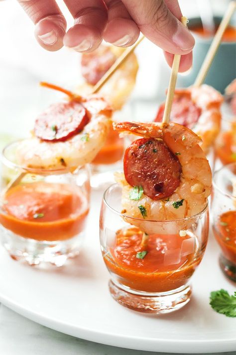 Shrimp and Chorizo Appetizers with Roasted Pepper Soup — These punchy and flavorful skewers are perfect as a party appetizer. Chorizo Recipes Appetizers, Chorizo Appetizer, Roasted Pepper Soup, Shrimp And Chorizo, Horderves Appetizers, Smoked Salmon Bagel, Gourmet Appetizers, Cocktail Party Food, Fall Appetizers