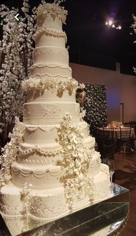 Big Fancy Wedding Cakes, Romantic Garden Wedding Cake, Wedding Cakes Fancy, Fancy Wedding Aesthetic, Tan And White Wedding Decor, Arab Wedding Cake, Dream Wedding Cake Unique, Luxurious Wedding Cake, Luxury Wedding Cakes