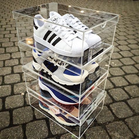 Check out Krate & Co's Clear Sneaker Display Krates Sneaker Regal, Shoe Storage Small Space, Sneaker Closet, Sneaker Displays, Shoe Box Storage, Hypebeast Room, Sneaker Storage, Shoe Room, Glass Shoes