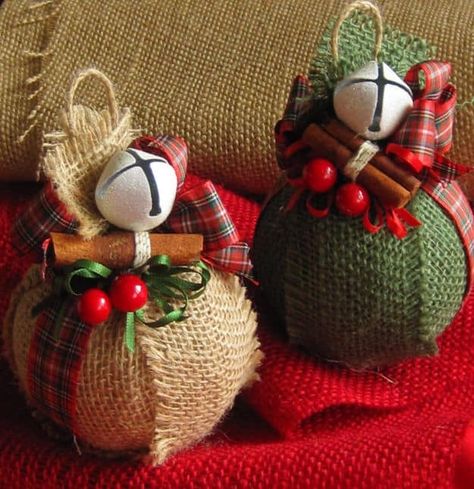 Burlap Christmas Ornaments, Jul Diy, Homemade Christmas Decorations, Burlap Christmas, Christmas Ornaments Homemade, Christmas Ornament Crafts, Christmas Crafts Decorations, Christmas Decorations To Make, Xmas Ornaments