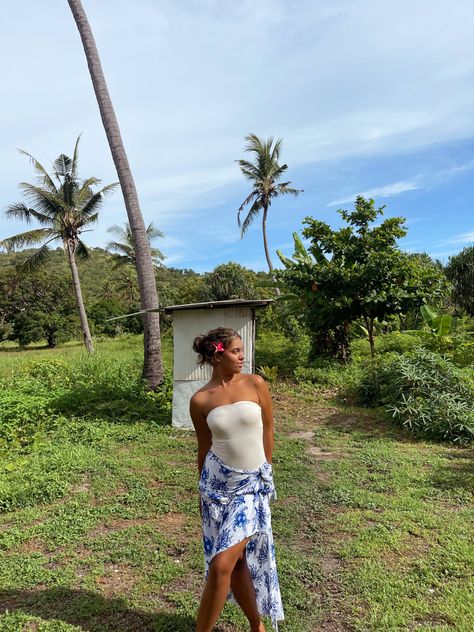 Vacation Body Prep, Thailand Aesthetic Outfit, Oahu Outfits, Island Girl Aesthetic Outfits, Vietnam Outfit, Fiji People, Ilmu Ekonomi, Beach Post, Island Outfit