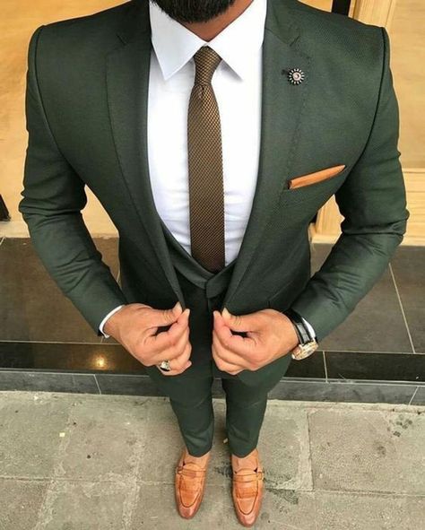 Green Suit Men, Costume Vert, Green Wedding Suit, Mens Wear Wedding, A Man In A Suit, Man In A Suit, Mode Costume, Wedding Suits Groom, Designer Suits For Men