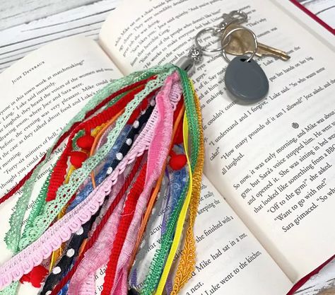 This is a great way to use scrap ribbons to create an amazing and useful trendy DIY Tassel Keychain. It is always awesome to find ways to use those short pieces of beautiful ribbon and trim leftover from other sewing and DIY projects. This tutorial is the best because it can be done with torn scraps of fabric, cord and yarn too. The more pieces of these things that get added, the thicker and more fun the project will be! Materials and Supplies Needed Ribbon, Trim, Fabric, Cord, E… Diy Tassel Keychain, Tassel Keychain Diy, Scissors Jewelry, Purse Charms Diy, Tassel Crafts, Scraps Of Fabric, Tassel Keyring, Trendy Diy, Fabric Cord