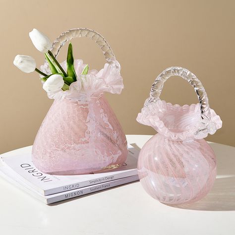 This handmade crystal handbag vase is the perfect accent for any room. The unique pink glass gives this one-of-a-kind item an elegant and creative look that will surely stand out and become a conversation piece. An excellent choice for displaying flowers or plants, it will add a girly touch to your home. Material: Glass Pink Girly Decor, Pink Stuff To Buy, Kawaii Vase, Crystalized Flowers, Display Design Fashion, Crystal Decor Ideas, Kawaii Gift Ideas, Handbag Vase, Pink Backround