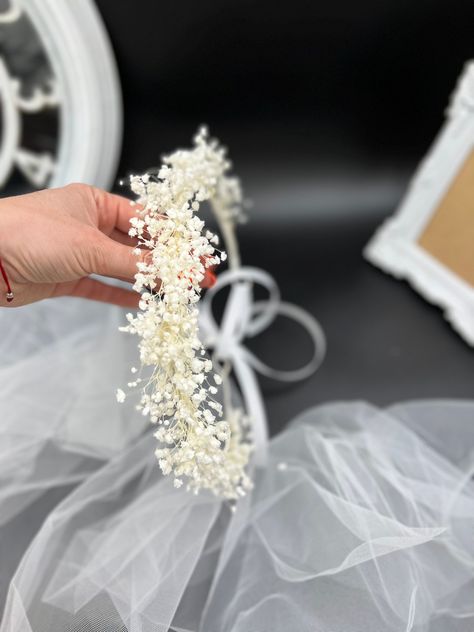 Excited to share the latest addition to my #etsy shop: Preserved white gypsophila / bridal boho crown / wedding crown / White Dried Baby Breath Crown https://etsy.me/3o5gJXY #white #wedding #ttndesign Boho Flower Crown Bride, Baby Breath Crown, Baby Crown Headband, Dried Baby Breath, Bohemian Wedding Ceremony, Bride Hair Down, White Gypsophila, Boho Crown, Flower Crown Bride