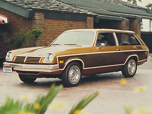 How the Chevy Vega Nearly Destroyed GM.... The Chevrolet Vega turns 40 this year, and it's a car worth remembering­—for all the wrong reasons. Chevrolet Auto, Chevy Vega, Chevrolet Vega, 60s Cars, Old American Cars, Beach Wagon, 70s Cars, Woody Wagon, Station Wagons