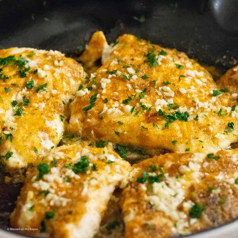 Baked Lemon Garlic Grouper is the perfect combination of simplicity and flavor in a dish that's sure to be a hit with everyone. Don't worry about a complicated recipe or exotic ingredients; this dish is about keeping it simple. Baked Grouper Fish Recipes Oven, How To Cook Grouper Filets, Oven Baked Grouper, Easy Grouper Recipes, Caribbean Grouper Recipe, How To Cook Grouper, How To Cook Grouper Fish, Fresh Grouper Recipes, Grouper Marinade