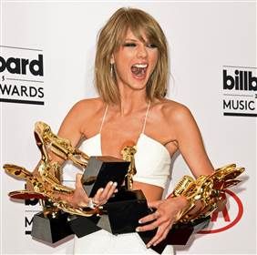 Karma rocks!!!!! Kanye is a dumbass and it's so nice when the world starts to see it Billboard Awards, Richest Celebrities, Jaime King, All About Taylor Swift, King Baby, Billboard Music, Taylor Swift 1989, Billboard Music Awards, American Music Awards