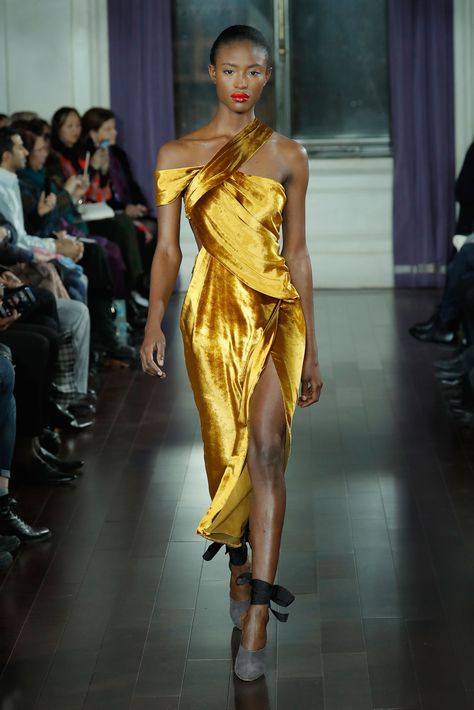 Jason Wu Yellow Runway, Haute Couture Style, Dream Outfits, Couture Mode, 2017 Fashion Trends, Looks Black, Black Women Fashion, Jason Wu, Big Fashion