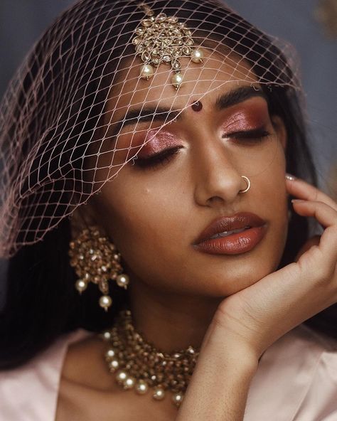 The beautiful @hamelpatel_ styles her Mehrish Choker and looks dreamy using the all new @hudabeauty Nude Palette! **************************** For orders/enquiries, you can whatsapp us at +918447110916 or send us an email at sales@indiatrendshop.com Shop: WWW.INDIATRENDSHOP.COM  #indiatrend #jewels #bangles #bracelet #customizedbangles #indianfashion #bride #makeup #jewelry#jewelrydesigner #wedding #jewelgram #lotd #fashion #instagood #photography #ootd #style #sale Saree Photoshoot, Indian Aesthetic, Beautiful Lips, India Beauty, Desi Beauty, Glam Makeup, Huda Beauty, Beauty Face, Indian Bride