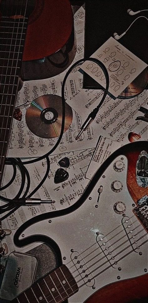 Guitar Blurry Aesthetic, 80s Guitar Aesthetic, Retro Guitar Aesthetic, Sunburst Electric Guitar Aesthetic, Grungy Wallpapers Aesthetic, Old Guitar Aesthetic, Guitar Notes Aesthetic, Music Playing Aesthetic, Guitar Background Aesthetic