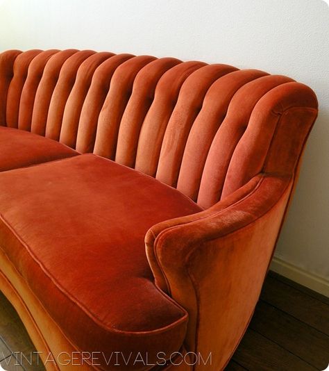 Velvet Vintage Couch, Vintage Velvet Couch, Retro Velvet Sofa, Couch Inspiration, Orange Retro Couch, Vintage Orange Velvet Couch, Couch Vintage, Vinyl Record Shop, Tufted Couch