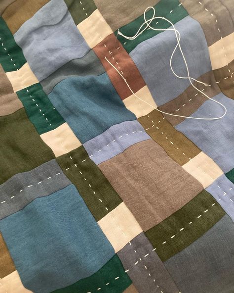 The delicious hand-quilting on this commissioned piece ✨✨ . . . . . . . . #quilt #handquilting #handquilted #handquilter #linenquilt… | Instagram Modern Quilting Designs, Cottage Quilt, Basic Quilt, Applique Quilting, Patchwork Quilt Patterns, Textile Fiber Art, Linen Quilt, Quilts For Sale, August 25