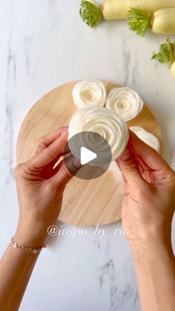 Weenussanun Homhuan on Instagram: "How to make white roses from Daikon or White radish 🤍  Save this to create your own 🌹  Wishing you all a fantastic and peaceful weekend 🤍  Follow @inspo_by_rio_ for more💕  #fooddecoration #daikon #whiteradish #foodcarving #foodinspiration" Radish Roses, White Radish, Daikon Radish, Appetizer Ideas, Food Carving, Food Decoration, White Roses, Food Inspiration, Appetizer