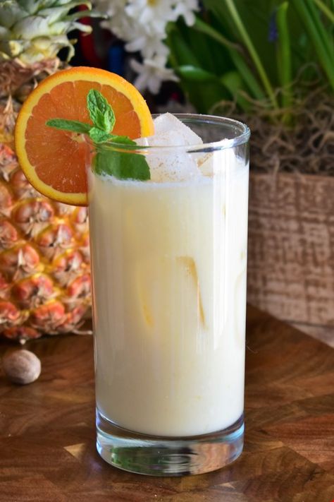 Painkiller | "I mean, this truly is mind-blowingly good. It's coconutty, fruity, and very very smooth to drink." #drinks #drinksrecipes #drinkrecipes Essen, Pina Colada Punch, Booze Recipes, Painkiller Recipe, Greyhound Cocktail, Vodka Cocktails Easy, Rum Swizzle, Boat Drinks, Tiki Cocktail