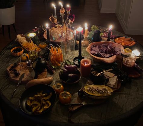 witch grazing table Dinner Party Grazing Table, Witchy Picnic Aesthetic, Witch Dinner Party Table Settings, Halloween Party Snack Table, Harvest Moon Dinner Party, Witchy Table Setting, Witch Bday Party, Moody Halloween Aesthetic, Whimsigoth Table