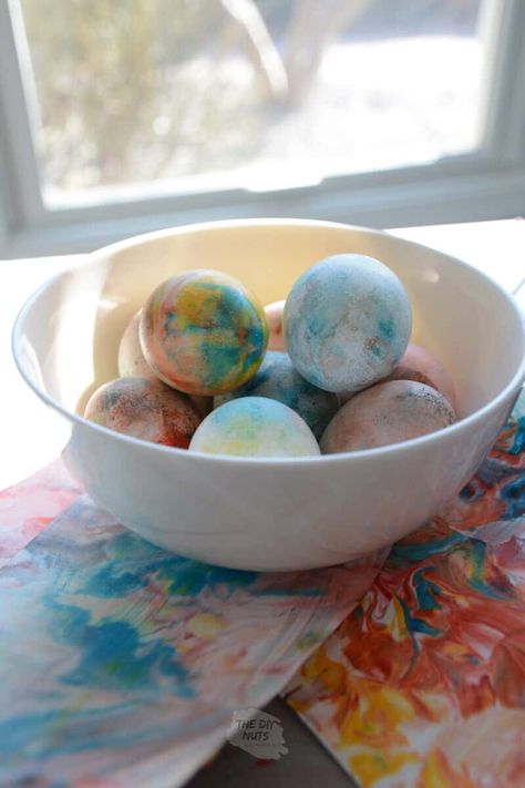 How To Dye Easter Eggs With Shaving Cream - The DIY Nuts Diy Play Doh, Shaving Cream Easter Eggs, Easter Egg Projects, Marbleized Paper, Dye Easter Eggs, Creative Easter Eggs, Homemade Slime, Easter Egg Dye, Watercolor Projects