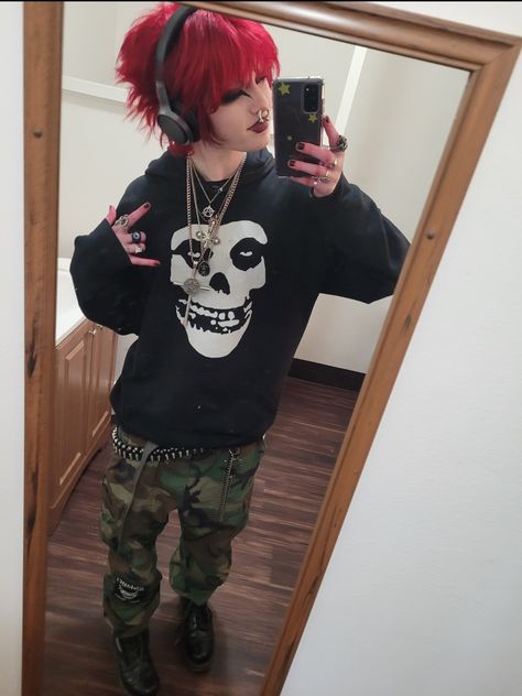 Punk Boots Outfit, Waterparks Concert Outfit, Masculine Scene Outfits, Loser Outfits, Punk Boy Aesthetic, Punk Boy Outfits, 2000 Punk, Emo Fashion Boys, Metal Head Outfits