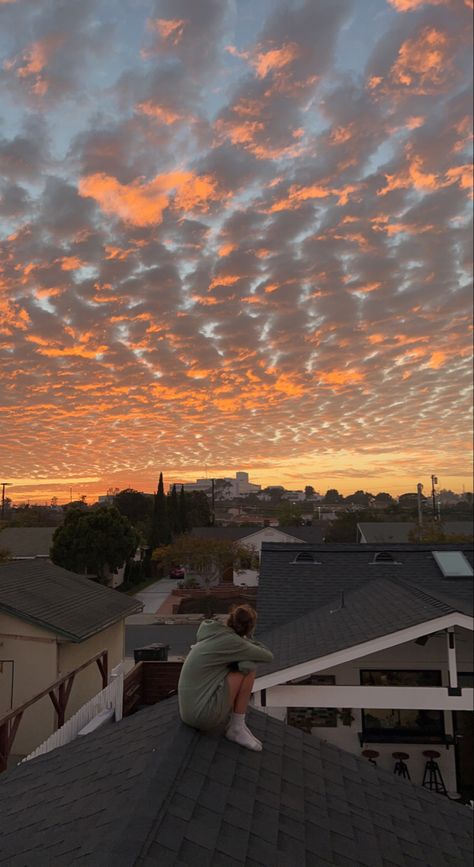 sunset watching Watching Sunsets Together, Watching Sunset Aesthetic, Watching The Sunset With Friends, Sunset Watching Aesthetic, Watching Sunset In Back Of Car, Fall Sleepover, Watch Sunset, Sunset Watching, Watching Sunset