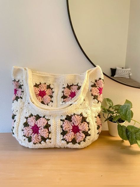 Handmade Cherry blossom Crochet Tote bag, super cute for spring, can be used as a market bag, beach bag etc. Granny Square Tote Bag, Granny Square Tote, Crochet Beach Bags, Crochet Design Pattern, Kawaii Crochet, Crochet Tote Bag, Fun Crochet Projects, Crochet Tote, Diy Crochet Projects