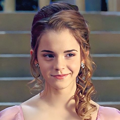 Hermione Yule Ball, Hermione Granger Art, Hermione Granger Aesthetic, Gryffindor Aesthetic, Harry Potter Icons, Images Harry Potter, Harry Potter Hermione, Harry James Potter, Harry Potter Pictures