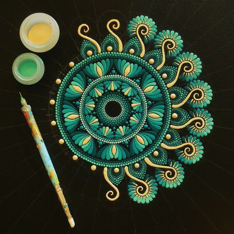 All Posts • Instagram Mandala Drawing Dots, How To Paint A Mandala, Mandala Dotting Art, Mandala Art Dot Painting, Mandala Patterns Ideas, Dot Mandala Patterns Simple, Dot Mandala Art For Beginners, Dot Mandala Patterns, Dotted Mandala Art