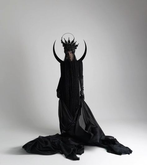 Agnieszka Osipa COSTUMES (@agnieszkaosipa) • Instagram photos and videos Dark Fairy Costume, Dark Costumes, Nature Paper, Bizarre Art, Art Costume, Minimal Accessories, Baroque Art, Dark Fairy, Easy Costumes