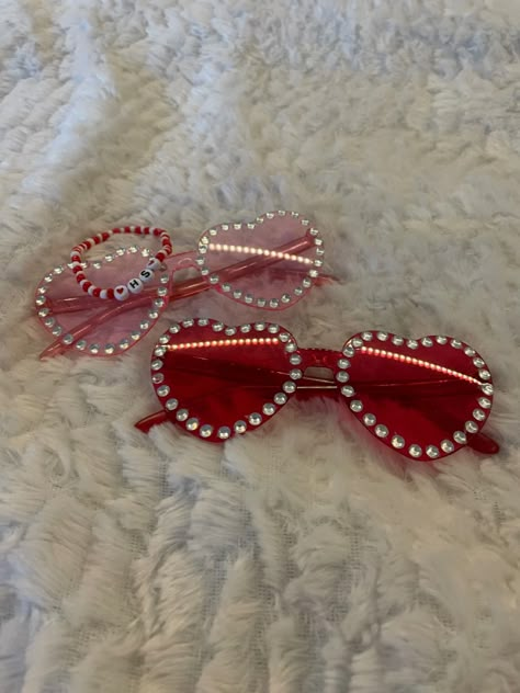 Bedazzled Heart Glasses, Decorated Heart Glasses, Bedazzled Heart Sunglasses, Heart Glasses With Beads, Bedazzled Glasses, Olivia Concert, Sombrero Cowboy, Dua Lipa Concert, Graduation Photo Booth Props