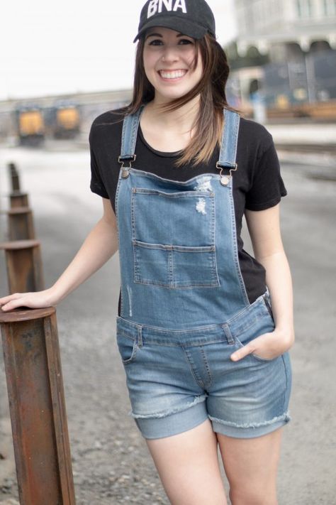 Shortalls | Greta Hollar Nashville Fashion, Denim Shortalls, Nashville Style, Girls Overalls, Spring Styles, Popular Outfits, Fashion Bloggers, Styles Fashion, Dungarees