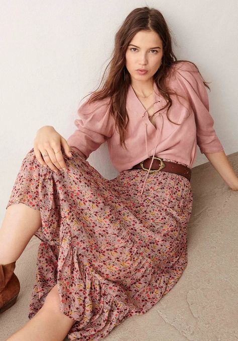 Floral Skirt Outfits, Editors Note, Long Floral Skirt, Looks Country, Tiered Midi Skirt, Flowing Fabric, Buy Skirts, Spring Summer Trends, Prairie Style