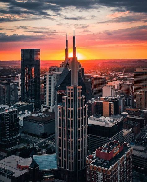 Nashville Tennessee Skyline, Picture Magnets, Skyline Sunset, Nashville Skyline, Perfect Sunset, Downtown Nashville, City Architecture, Music City, Nashville Tennessee