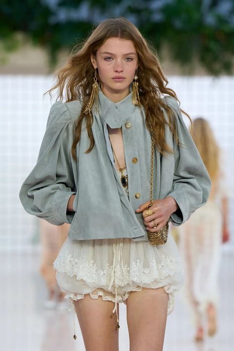 Everything You Should Know About Chloé's Spring/Summer 2025 Runway | Who What Wear UK 2025 Aesthetic, Bubble Skirts, Chloe Outfit, 2025 Trends, Chloe Fashion, Bubble Skirt, Spring Summer Trends, Jelly Shoes, Spring Fashion Trends