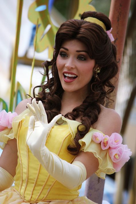 This actress is so lucky! She gets to play almost every princess! Tumblr Belle Makeup, Cinderella Hair, Disneyland Princess, Disney Princess Cosplay, Belle Cosplay, Belle Hairstyle, Princess Makeup, Disney Belle, Belle Beauty And The Beast