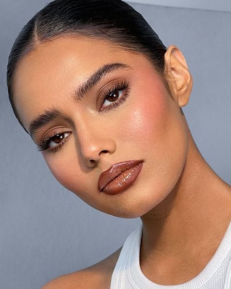 MAKEUP BY MARIO (@makeupbymario) | Instagram Makeup By Mario Makeup Looks, Color Eye Makeup For Brown Eyes, Makeup By Mario Looks, Brown Outfit Makeup, Makeup By Mario Palette Looks, Dark Nude Lipstick, Make Up By Mario, Sophisticated Makeup, Chocolate Makeup