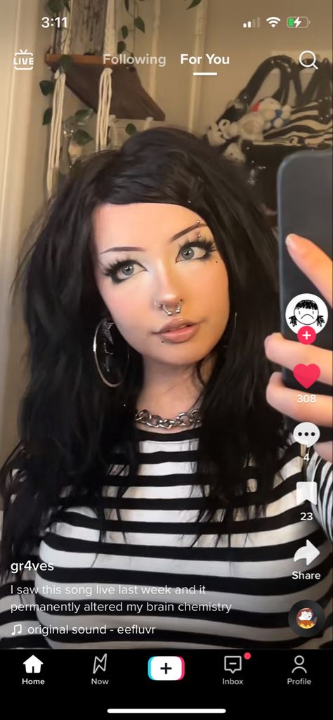 Makeup Inspo Alt, Gothic Gyaru Makeup, Goth Makeup Without White Base, Emo Doll Makeup, Y2k Emo Makeup, Y2k Grunge Makeup, Goth Makeup With Glasses, Scene Kid Makeup, Scene Makeup 2007