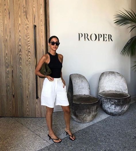 I Think These 4 Shoe Styles Make Long Shorts Look Way Chicer (White linen shorts) #summerlooks #summer2020 White Shorts Outfit, Runway Outfits, Chic Sandals, Trending Sandals, Europe Fashion, Classy Casual Outfits, Classy Casual, Outfits Verano, Fashion Seasons