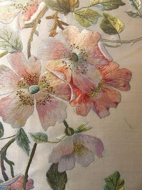 Couture Embroidery, Embroidered Art, Hand Embroidery Projects, Hand Embroidery Flowers, 수채화 그림, Creative Embroidery, Japanese Embroidery, 자수 디자인, Silk Ribbon Embroidery