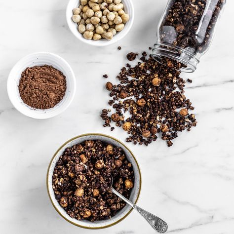 Chocolate Hazelnut Granola Hazelnut Granola, Hazelnut Recipes, Carrot Cupcake, Perfect Healthy Breakfast, Hazelnut Chocolate, Chocolate Granola, Crunchy Granola, Nutritious Breakfast, Raw Cacao