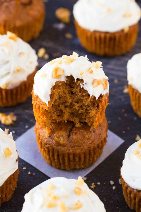 These carrot muffins are a healthy way to have carrot cake for breakfast! fluffy, moist and made with almond flour- They are naturally sweetened! Vegan Carrot Cake Muffins, Healthy Carrot Muffins, Carrot Cake Muffin Recipe, Healthy Carrot Cake Muffins, Healthy Cream Cheese, Healthy Carrot Cake, Cake Breakfast, Almond Flour Muffins, Healthy Chocolate Cake