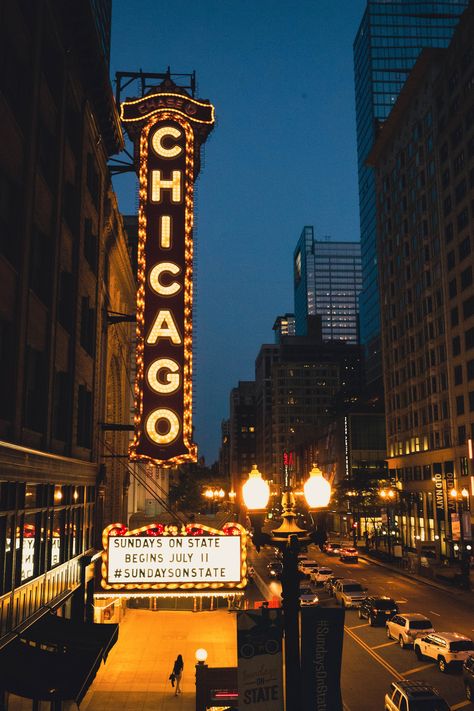 I was looking for a new photographic opportunity of the Chicago El (commuter train) when I turned around and discovered this beautiful view and angle of the landmark sign of the Chicago Theatre. This is lovely! Chicago Street Photography, Second City Chicago, Chicago Fireworks, 1920s Chicago, Chicago City Skyline, Aesthetic Chicago, Chicago Signs, Chicago Theatre, Chicago Lifestyle